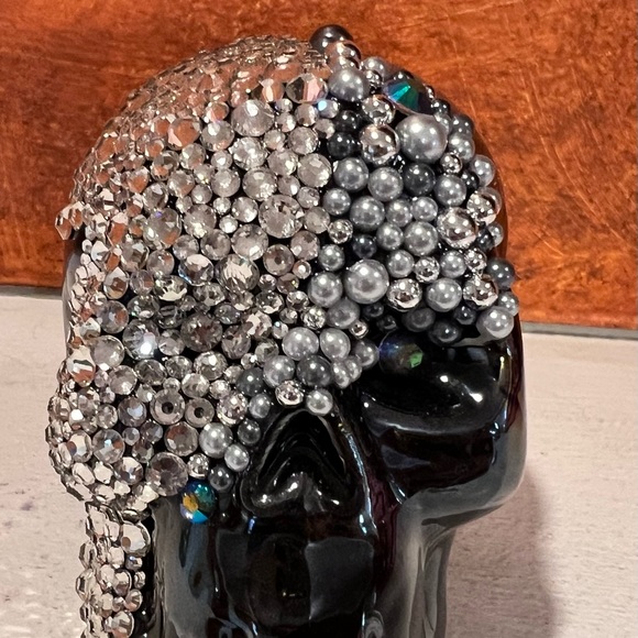 Ceramic Black Skull with Diamonds and Pearls - Picture 6 of 7